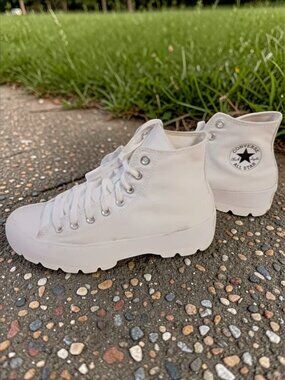 Womens Converse Lugged Chuck Taylor High Tops Lace Up White Sneakers Size 9